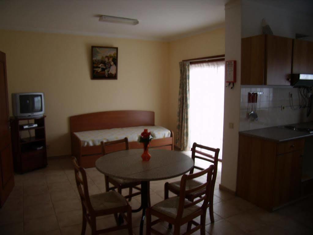 Residence 1000 Roses Moncarapacho Bagian luar foto